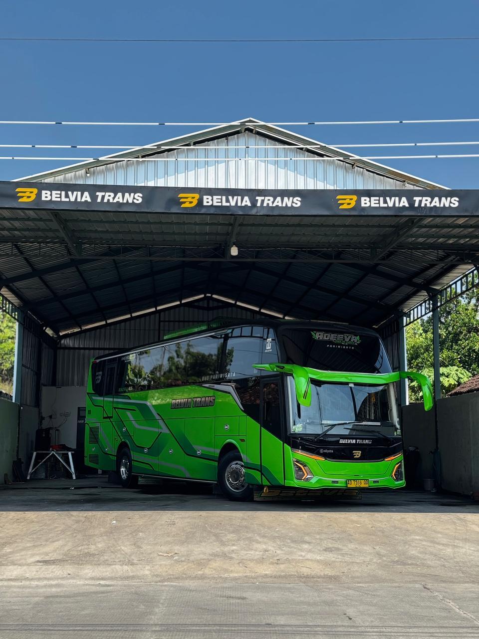 Bus pariwisata Adeeva
